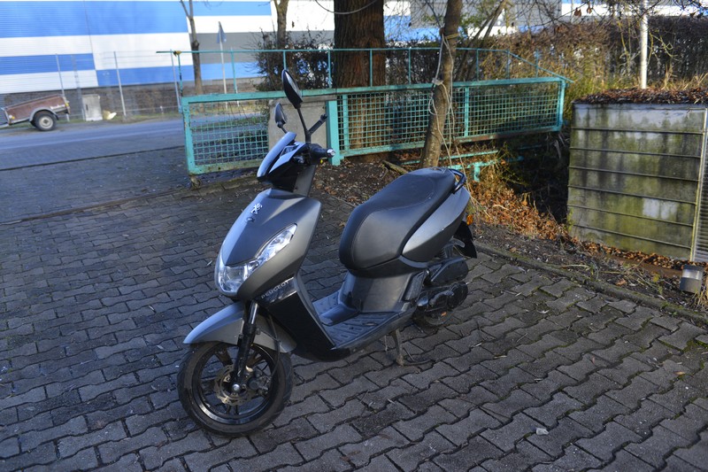 Roller Peugeot Kisbee 50 zum herrichten